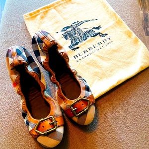 Burberry shoes-flats